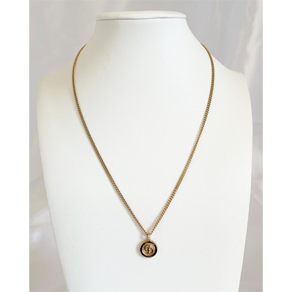 Christian Dior Interlocking Gold Circle Pendant Necklace - Picture 8 of 10